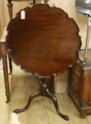 A George III mahogany tripod tea table diameter 74cm