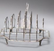 A George III silver seven bar toastrack, Michael Plummer, London, 1795, length 16.4cm.