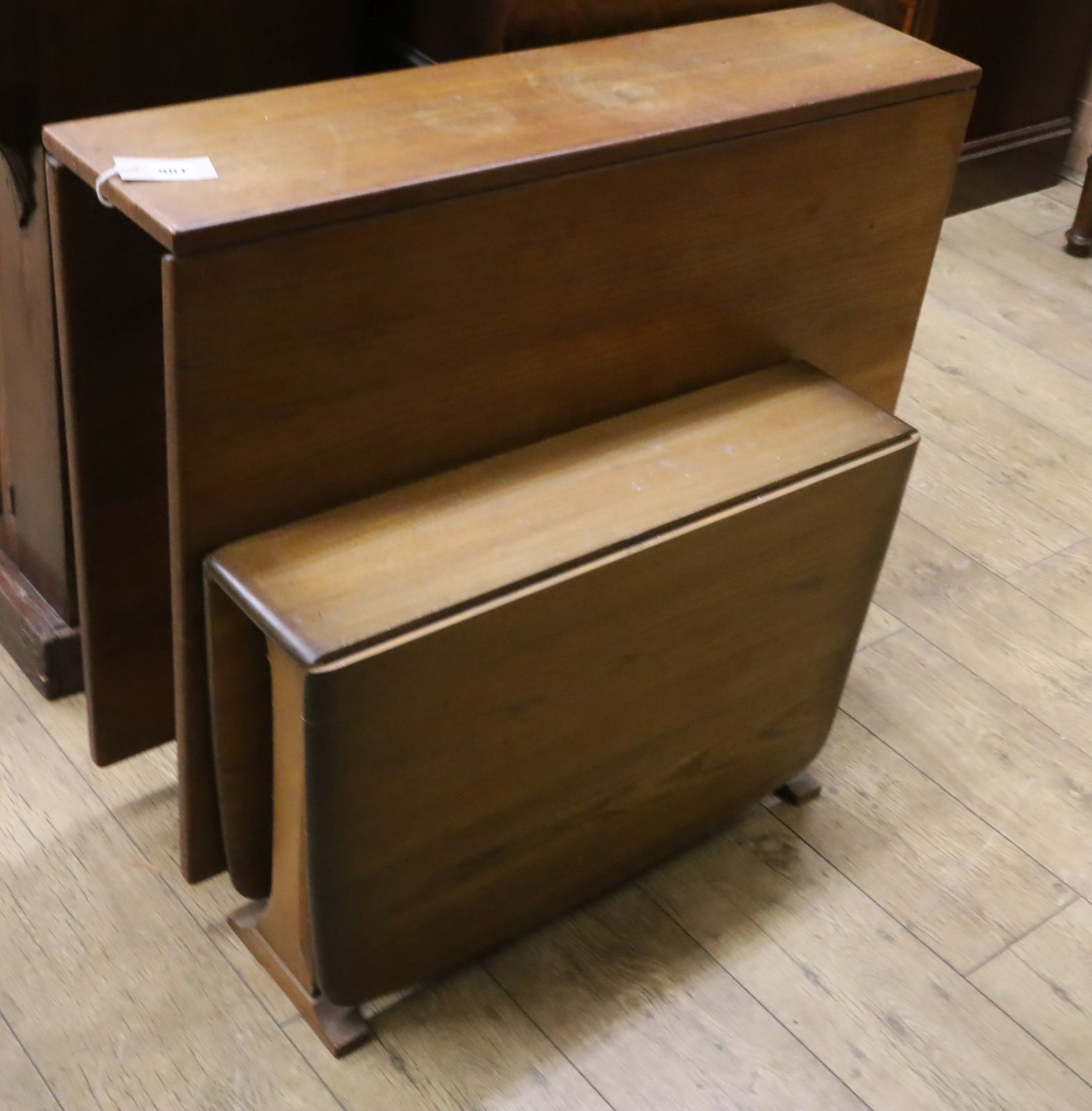 An Ercol elm drop leaf occasional table and a vintage teak drop leaf dining table (af) Dining