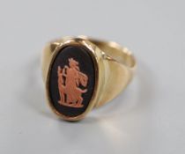 A 9ct and oval Wedgwood plaque set ring, decorated with a lady and deer, size P.