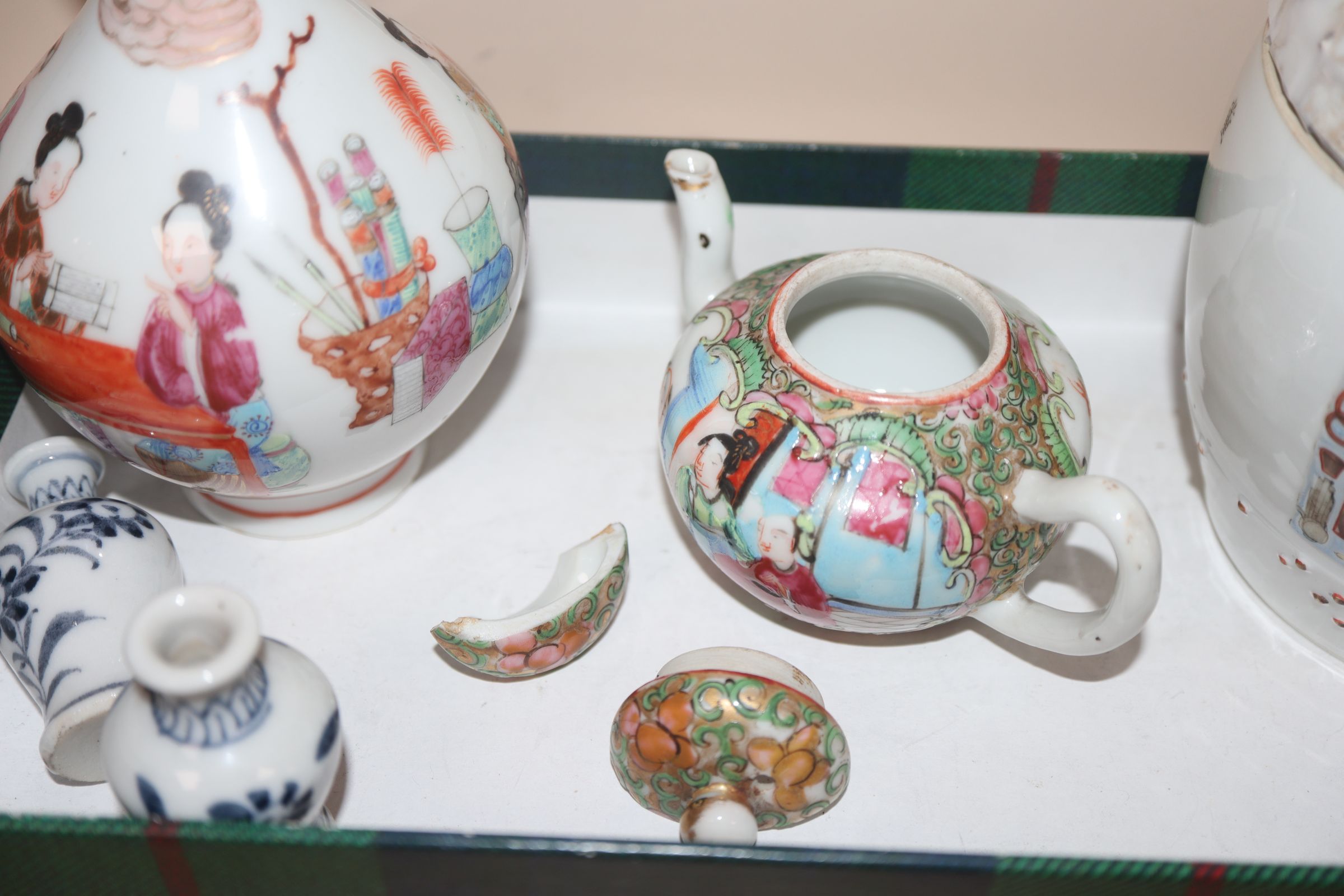 A collection of Chinese ceramics - Image 15 of 16