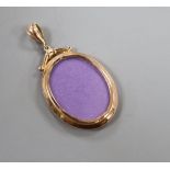 A 9ct mounted oval locket with glazed back and front, overall 5cm.