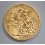 A 1915 gold full sovereign
