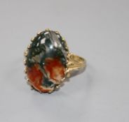 A 9ct. gold moss agate dress ring size O.