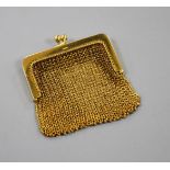 A small 9ct gold mesh link purse. 6cm