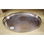 A plated oval galleried tray