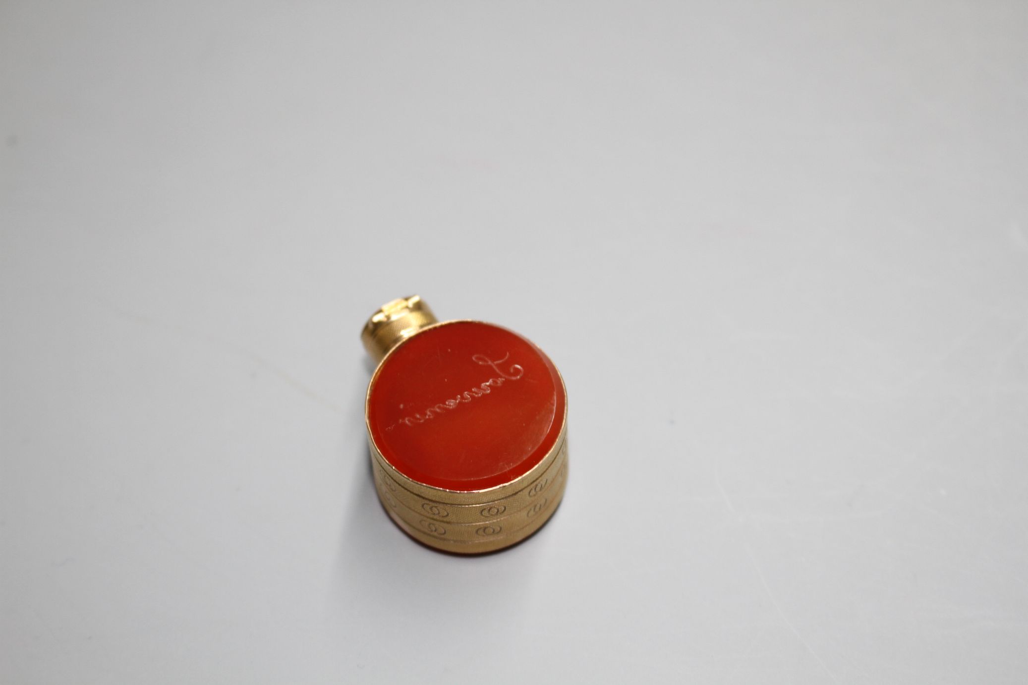 A small 19th century engraved gold and carnelian set moon shaped scent flask, one carnelian carved - Image 6 of 6