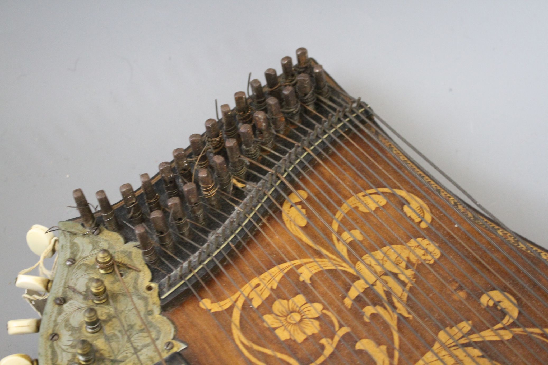 An Otto Pressler zither Condition: Overall looks to be in honest original condition, a little - Image 7 of 11