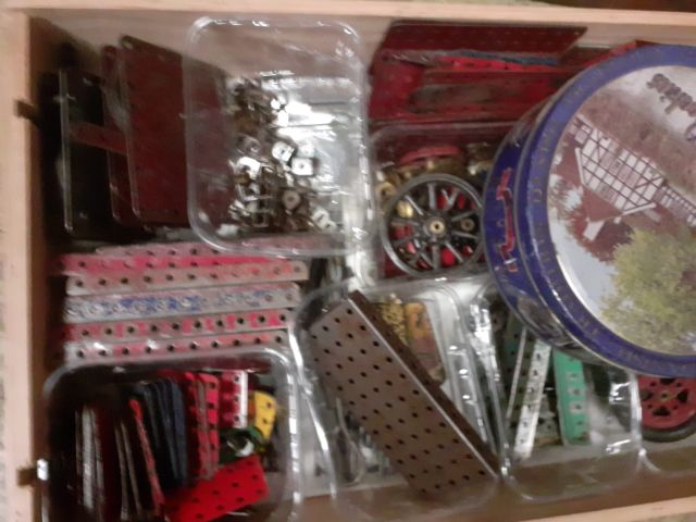 A collection of vintage and modern Meccano sets and loose Meccano, to include set No.4, Accessory - Image 3 of 14