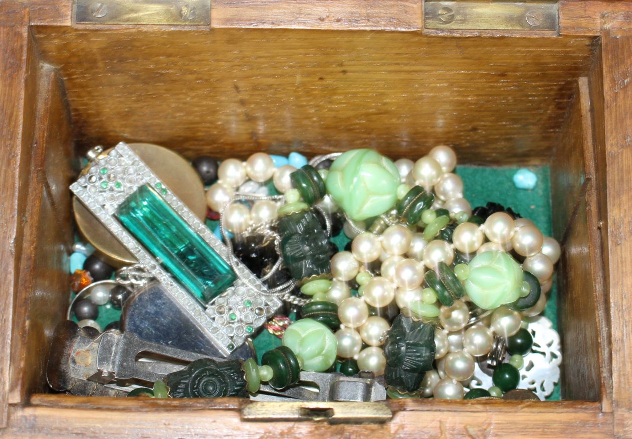 A wooden box containing assorted jewellery etc. - Image 2 of 4