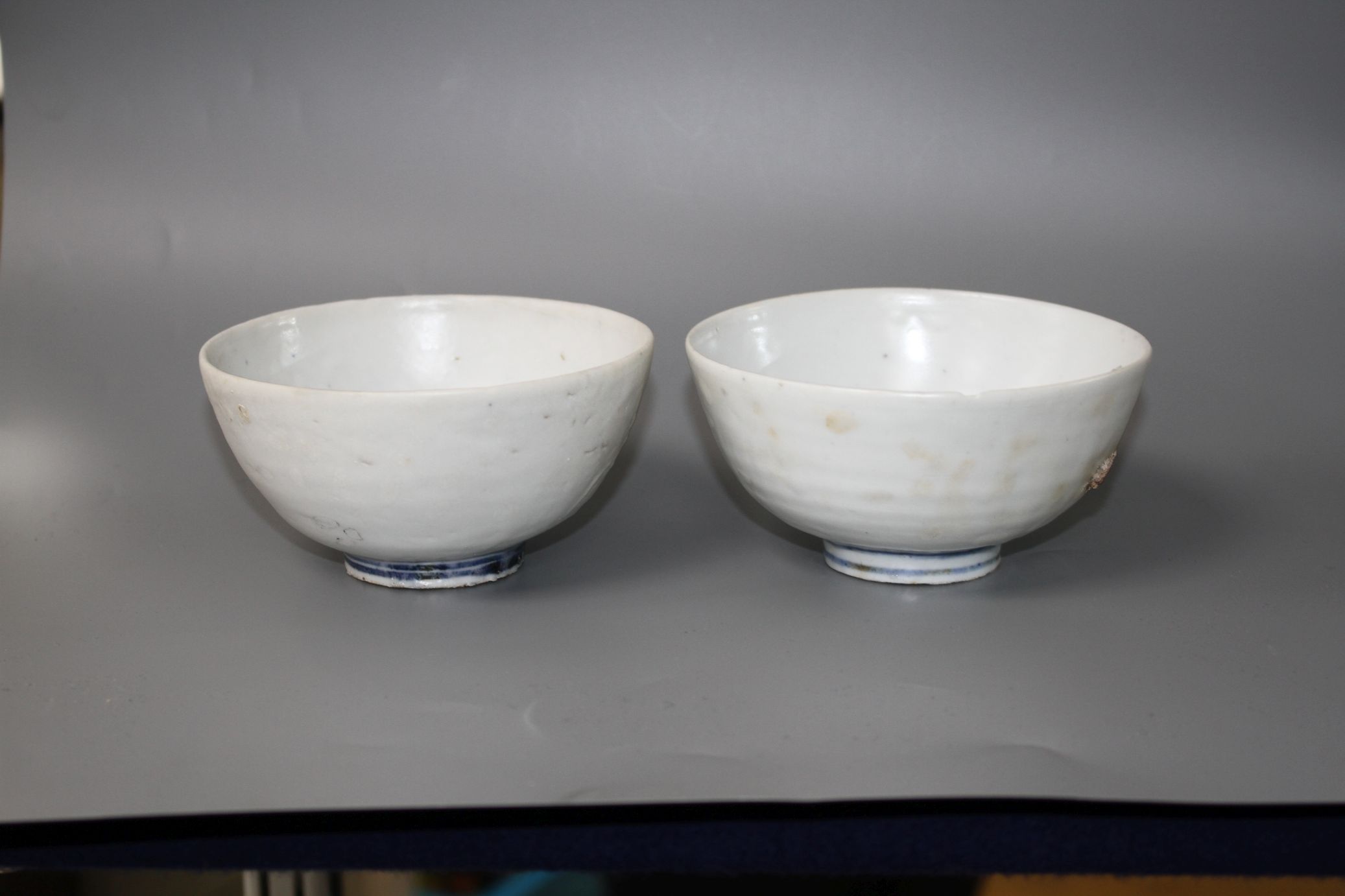 Two Chinese Ming blue and white bowls, Zhangzhou kilns, each painted with a lion-dog to the - Image 2 of 7