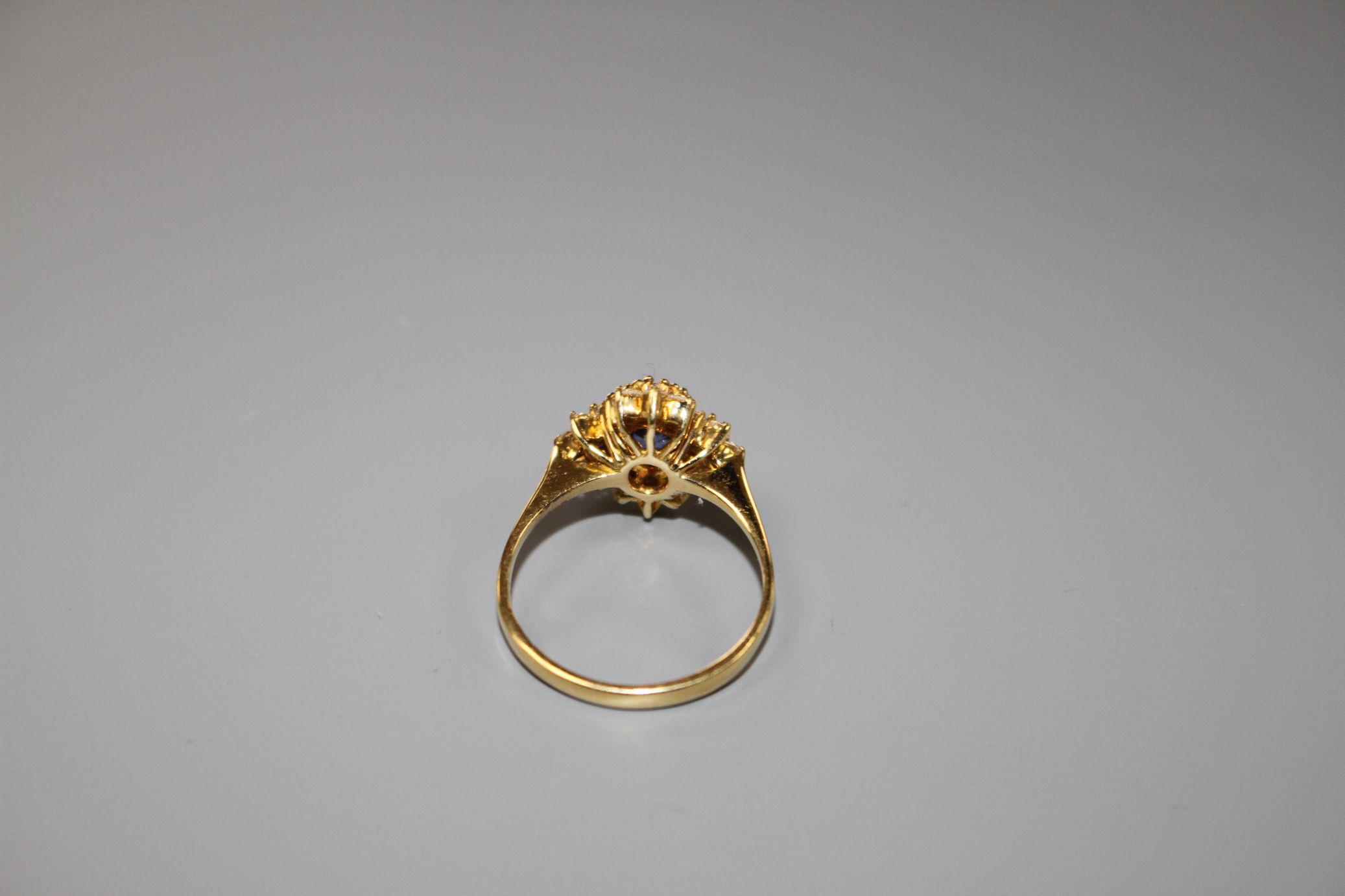 A modern 18ct gold, sapphire and diamonds set quatrefoil shaped cluster ring, size M, gross 4 - Image 4 of 6