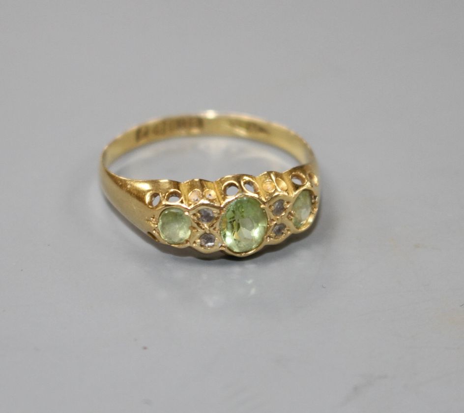 An early 20th century 18ct gold, green tourmaline and diamond chip set half hoop ring, size R, gross