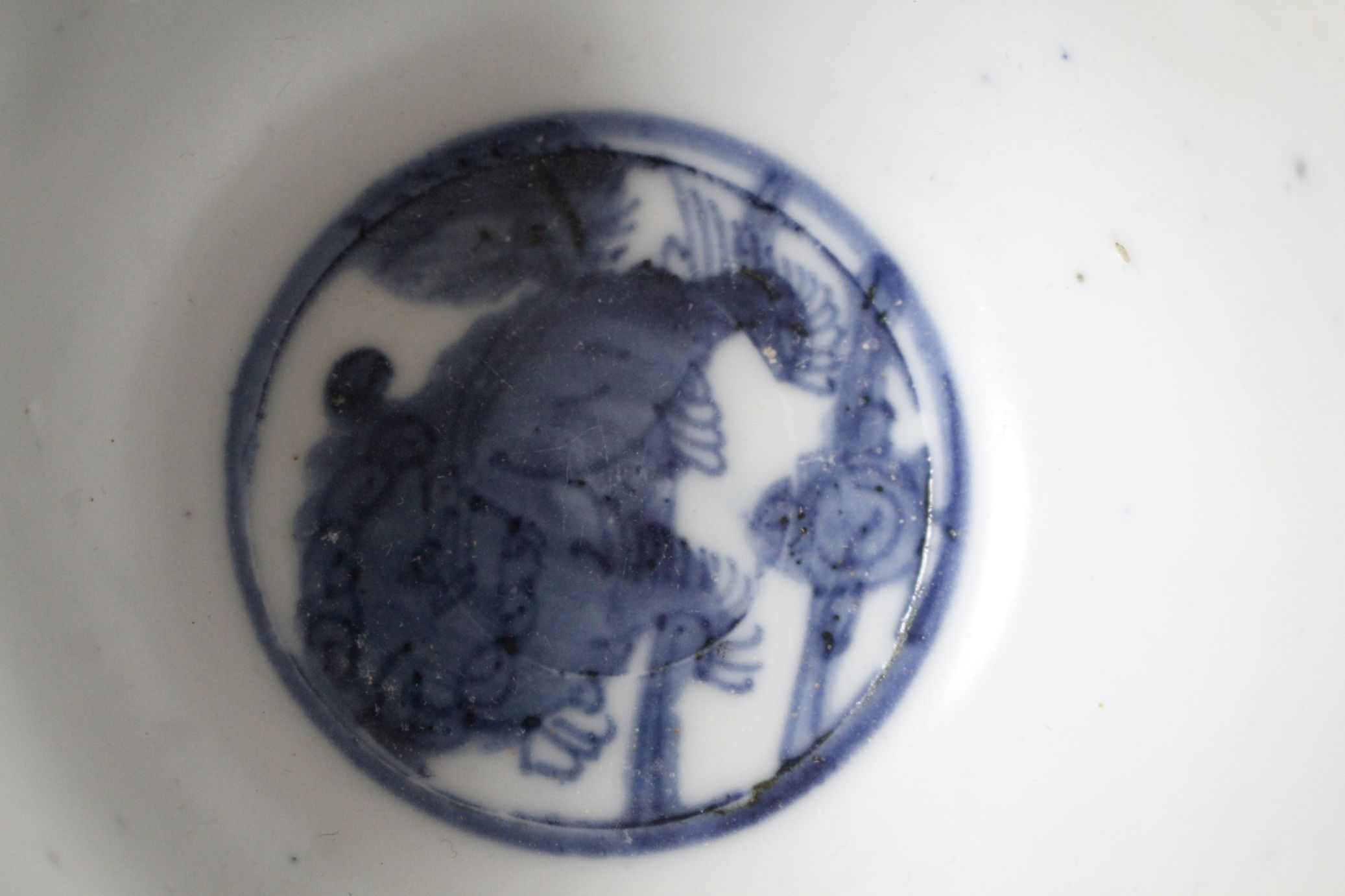 Two Chinese Ming blue and white bowls, Zhangzhou kilns, each painted with a lion-dog to the - Image 4 of 7