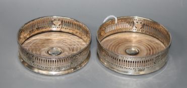 A pair of George V pierced silver wine coasters by Harry Freeman, London, 1911, with turned wooden