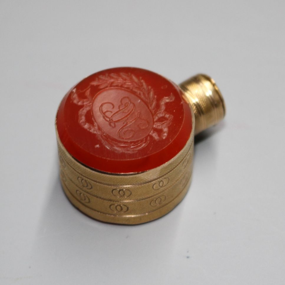 A small 19th century engraved gold and carnelian set moon shaped scent flask, one carnelian carved - Image 2 of 6