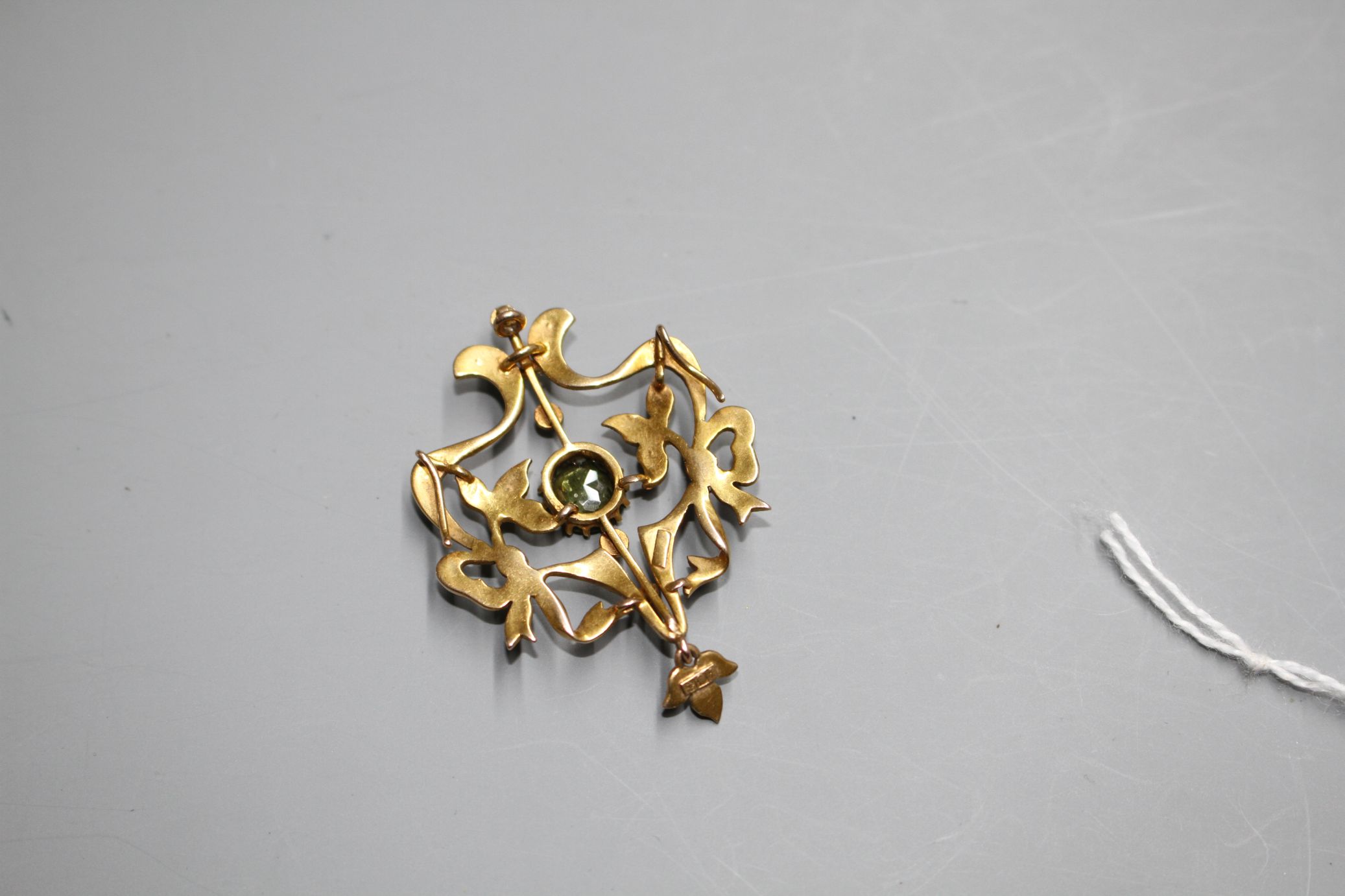 An Edwardian 9ct, green garnet and seed pearl set openwork scroll drop pendant, 47mm, gross 5.1 - Image 3 of 3