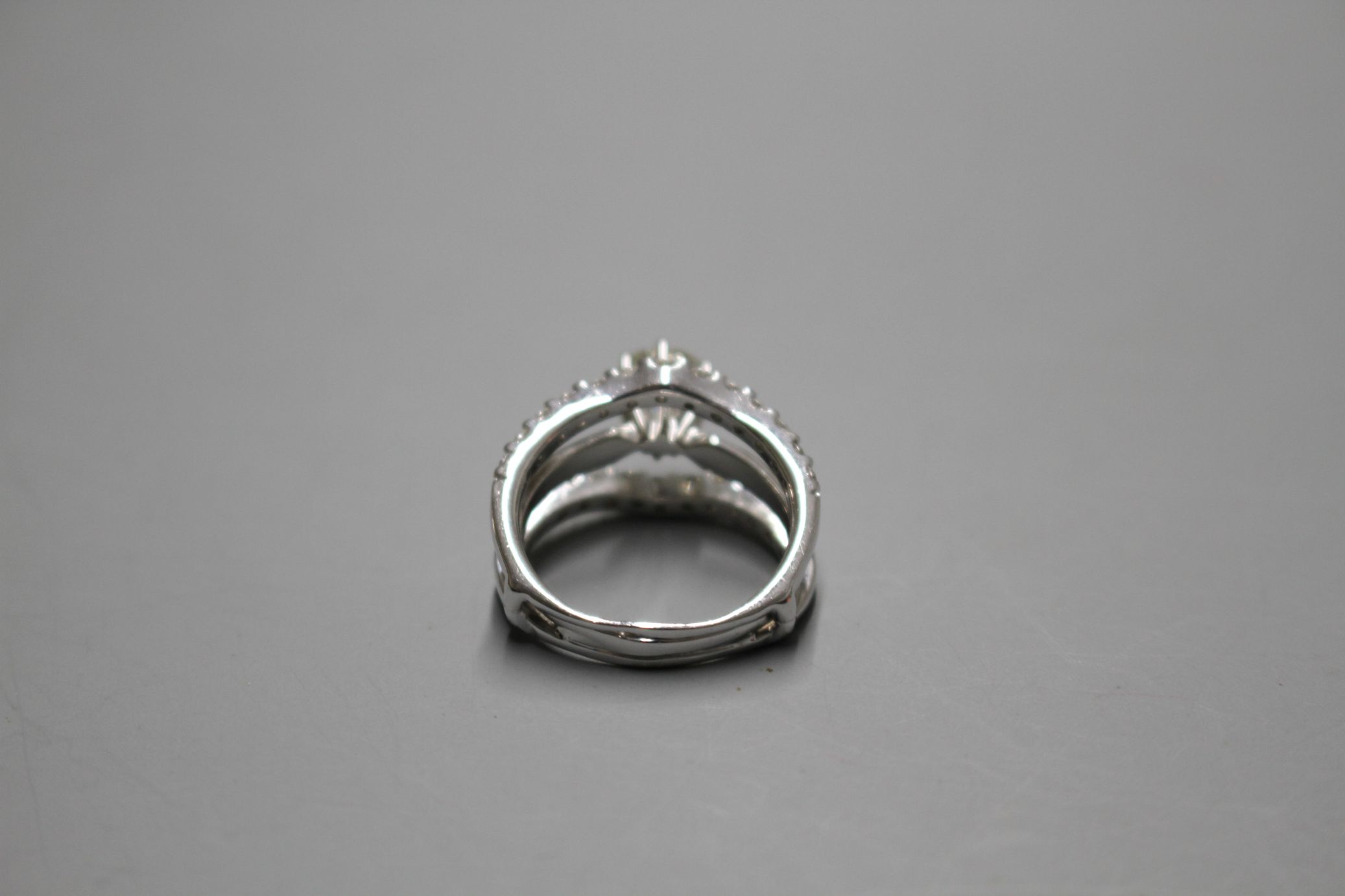A modern 14kt white metal and triple band diamond dress ring, with two herringbone bands, each set - Image 5 of 7