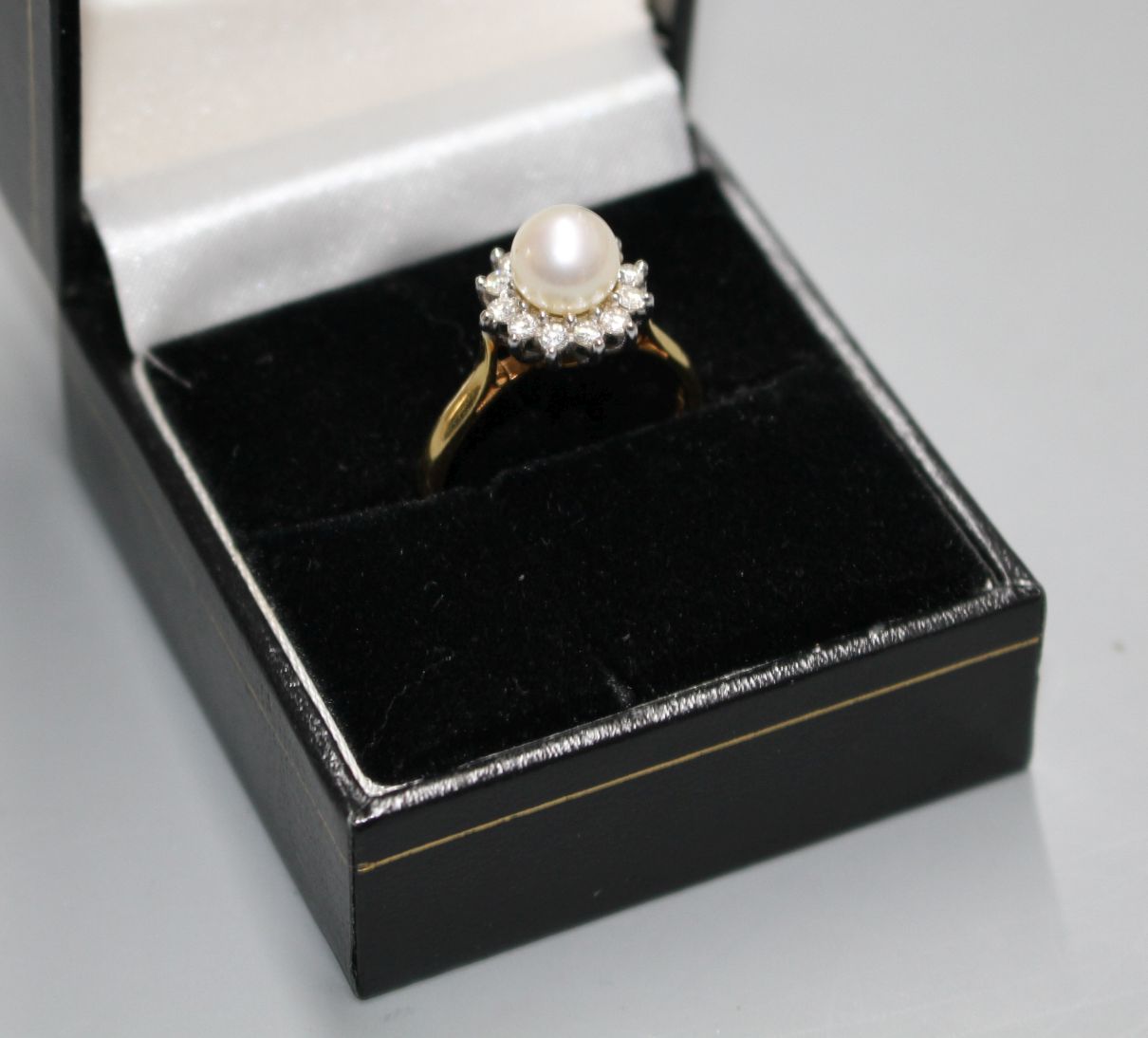 A modern 18ct gold, cultured pearl and diamond cluster set flower head ring, gross 4.4. grams. - Image 6 of 6