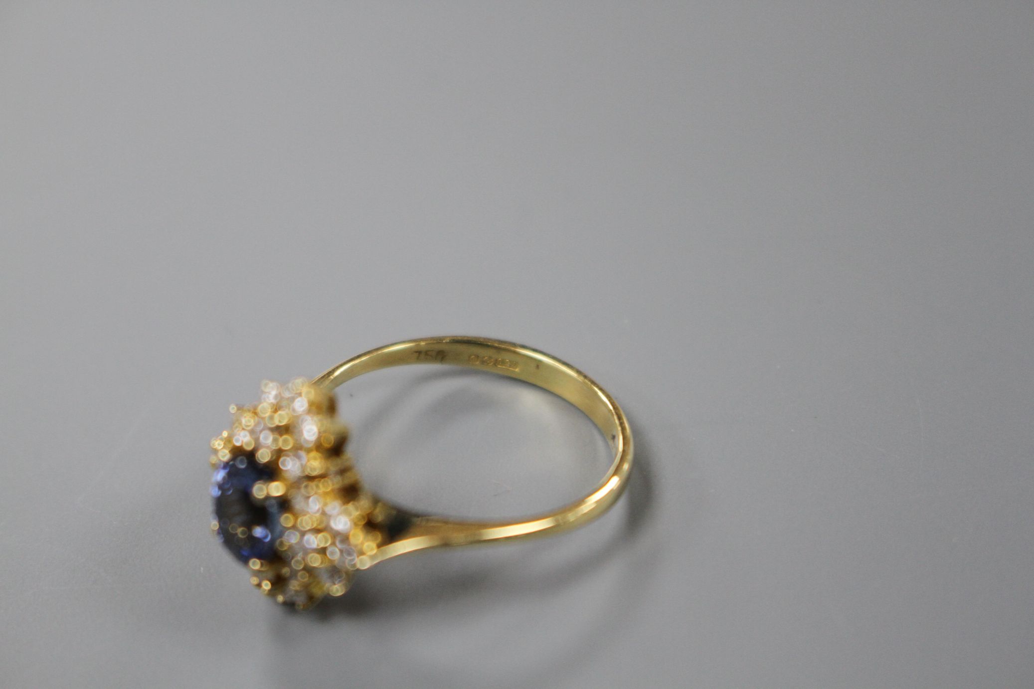 A modern 18ct gold, sapphire and diamonds set quatrefoil shaped cluster ring, size M, gross 4 - Image 6 of 6