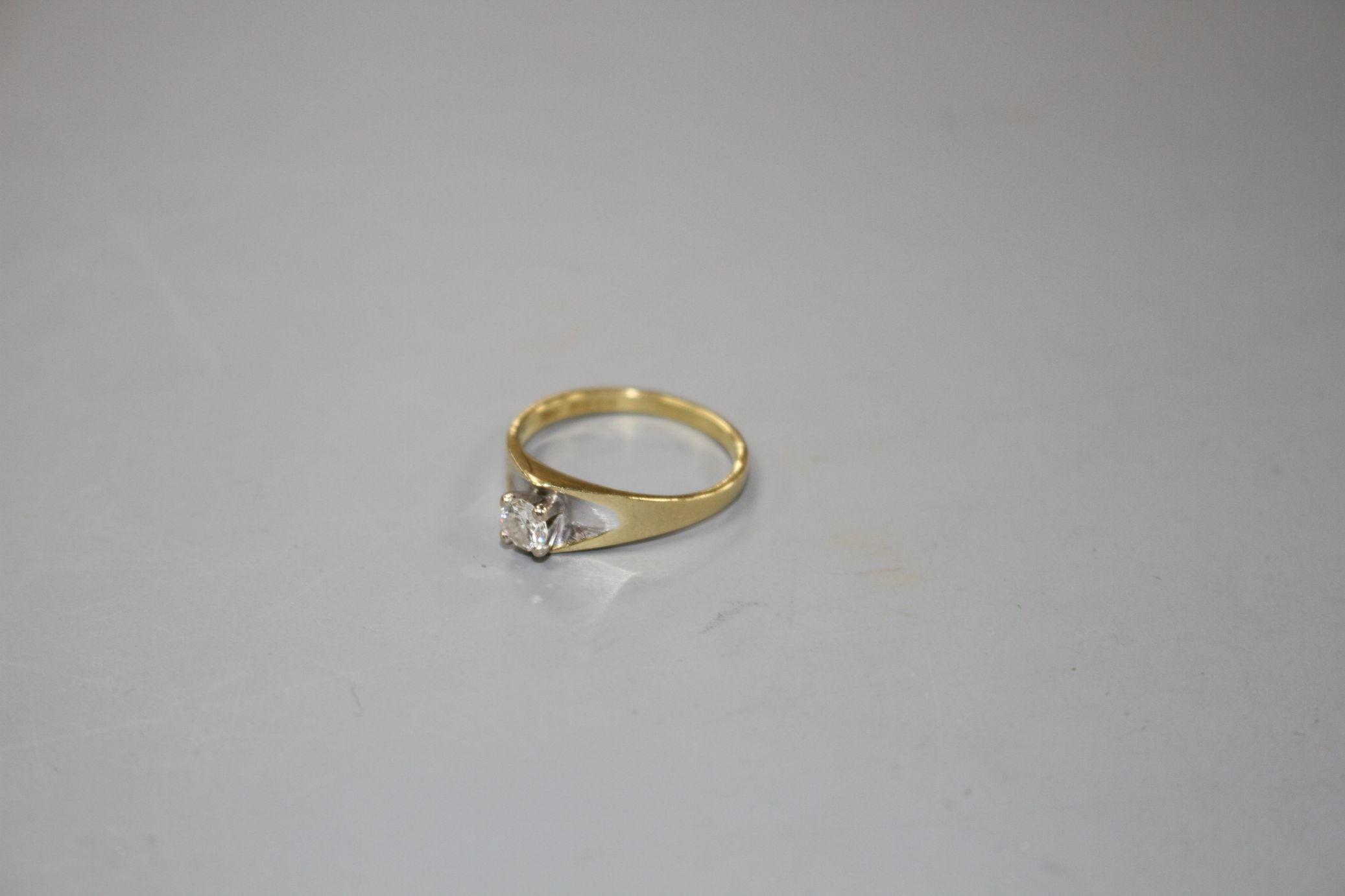 A modern 18ct gold and solitaire diamond ring, size L/M, gross weight 2.6 grams.Condition- Mildly - Image 2 of 4