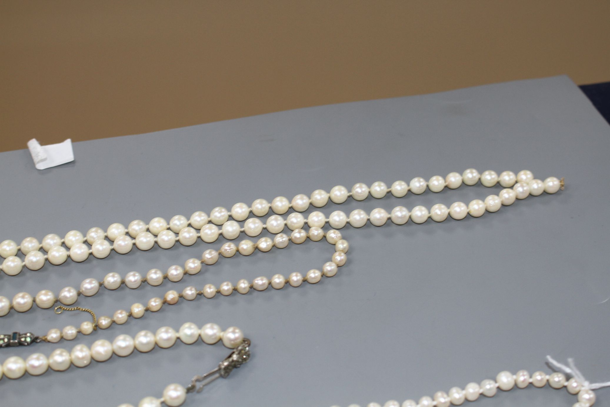 Seven assorted single strand cultured pearl necklaces, three with 925 clasps, two with 935 or 835 - Image 2 of 8