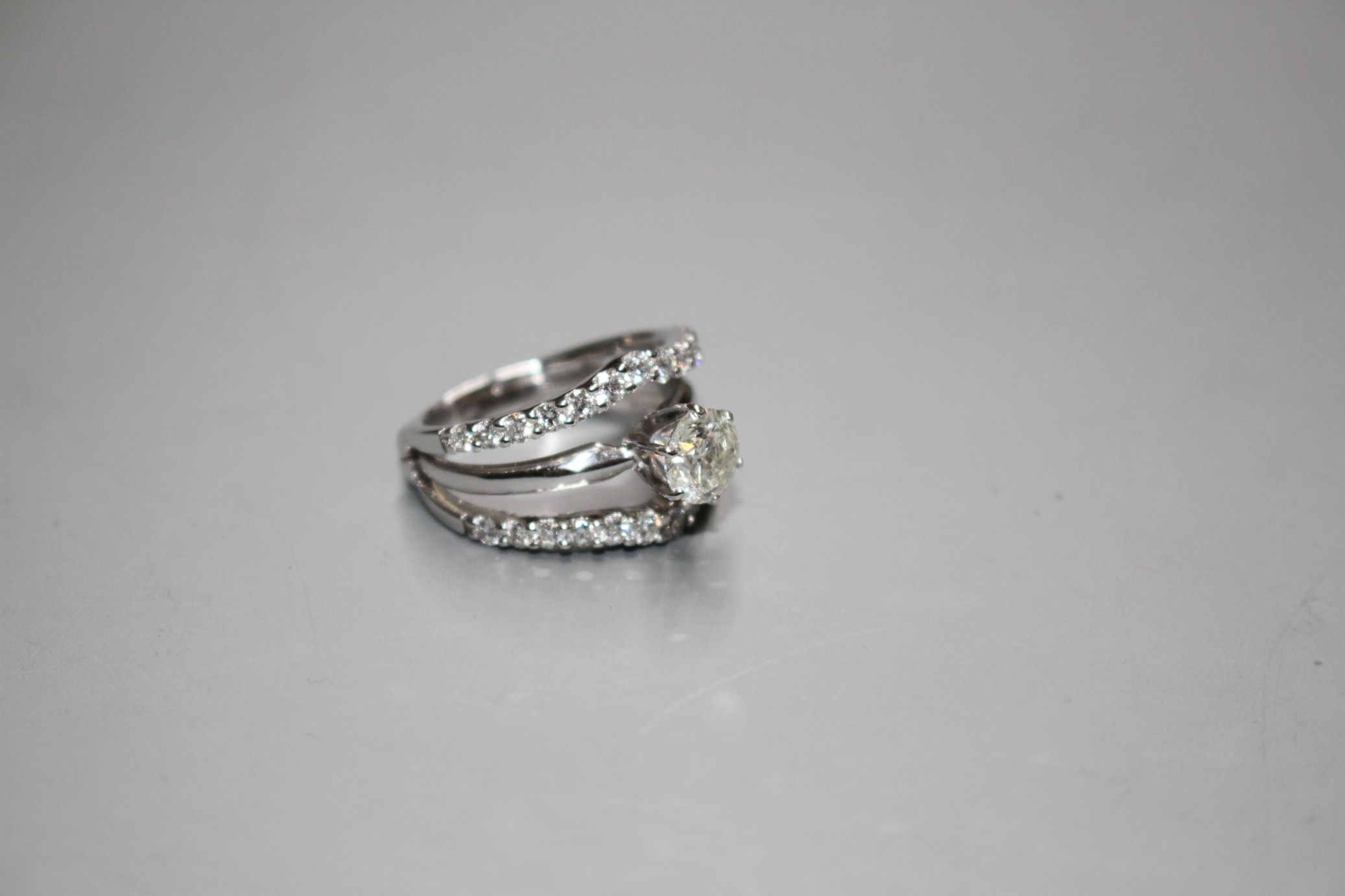 A modern 14kt white metal and triple band diamond dress ring, with two herringbone bands, each set - Image 7 of 7