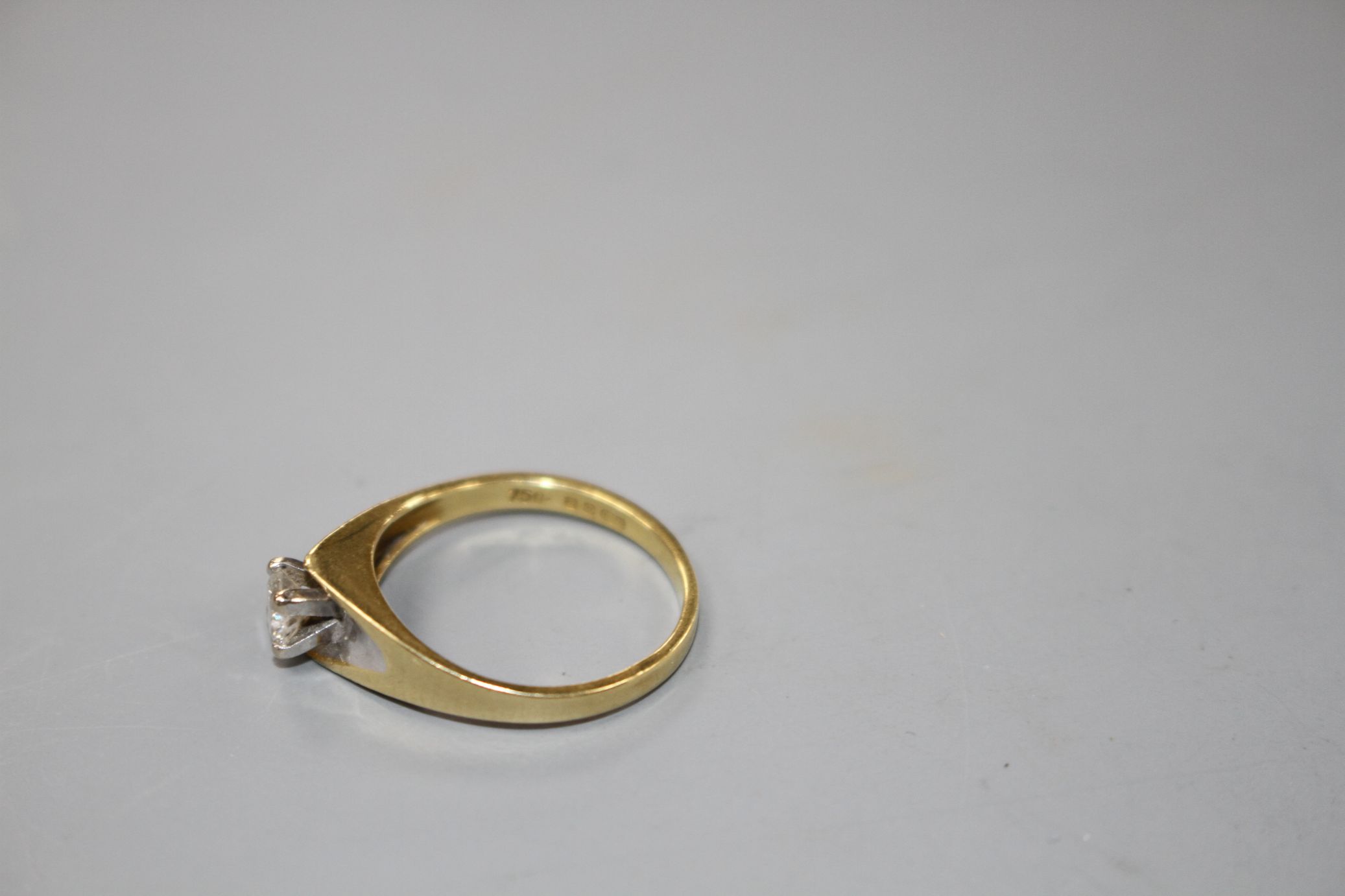 A modern 18ct gold and solitaire diamond ring, size L/M, gross weight 2.6 grams.Condition- Mildly - Image 3 of 4