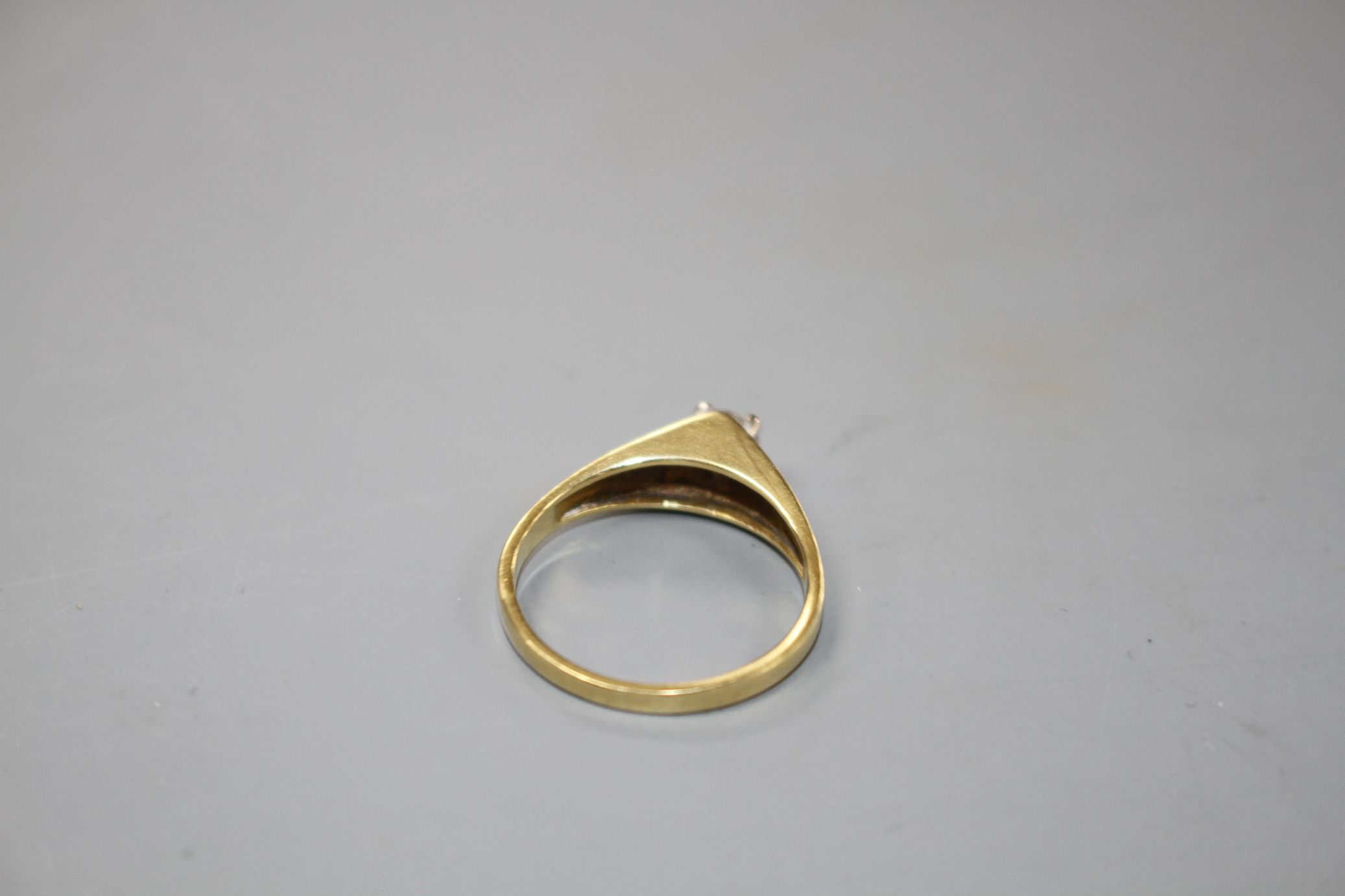 A modern 18ct gold and solitaire diamond ring, size L/M, gross weight 2.6 grams.Condition- Mildly - Image 4 of 4