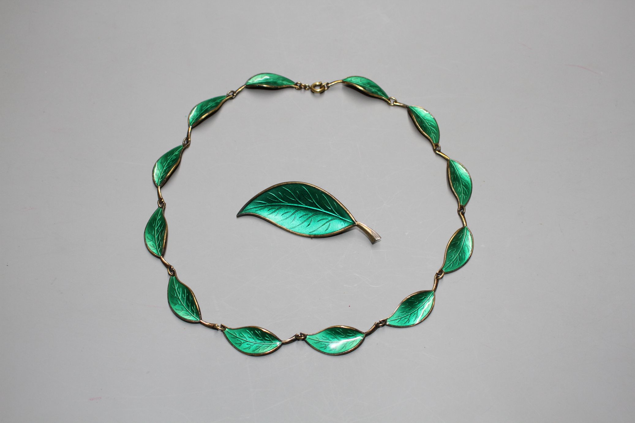 A Norwegian David Andersen 925S and green enamel leaf necklace and one other leaf brooch. - Image 2 of 5