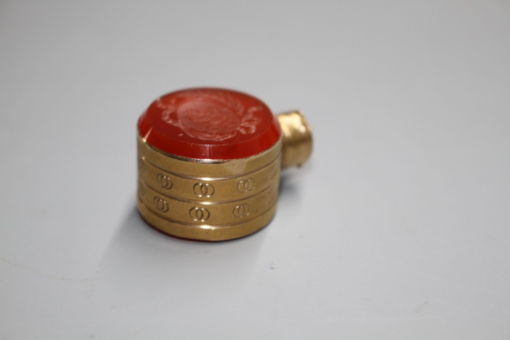 A small 19th century engraved gold and carnelian set moon shaped scent flask, one carnelian carved - Image 3 of 6