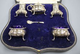 A cased George V silver five piece condiment set, Robert Pringle & Sons, London, 1935 and one spoon,