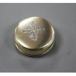 A Victorian silver gilt circular vinaigrette, Thomas Johnson 1, London, 1866, 34mm, 22 grams.