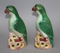 A pair of Chinese famille verte parrots, 20th century, 23cm Condition: Good condition