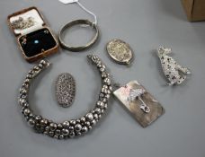 Mixed items including costume jewellery, modern silver oval pendant, white metal bangle and a