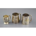 A pair of George V silver mugs, William Hair Haseler, Birmingham, 1935/7, height 85mm and one