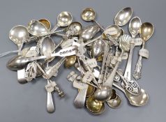 Twenty nine assorted Victorian and later silver condiment spoons. Condition: Mildly used