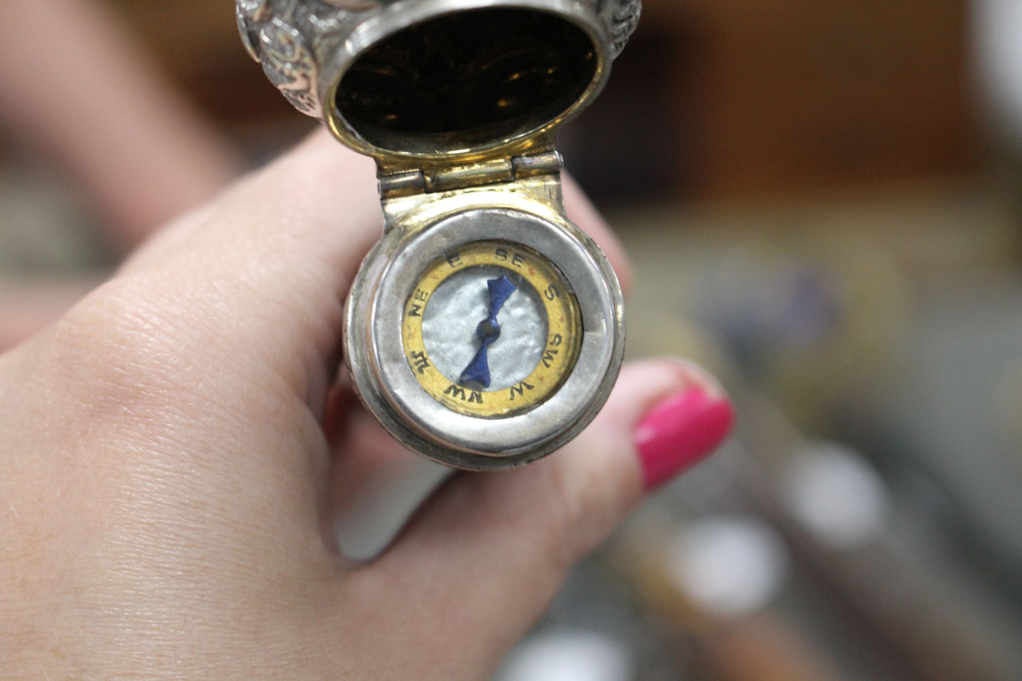 A Victorian walking stick with embossed silver pommel H.M., Birmingham 1906, opens to reveal a - Image 2 of 10