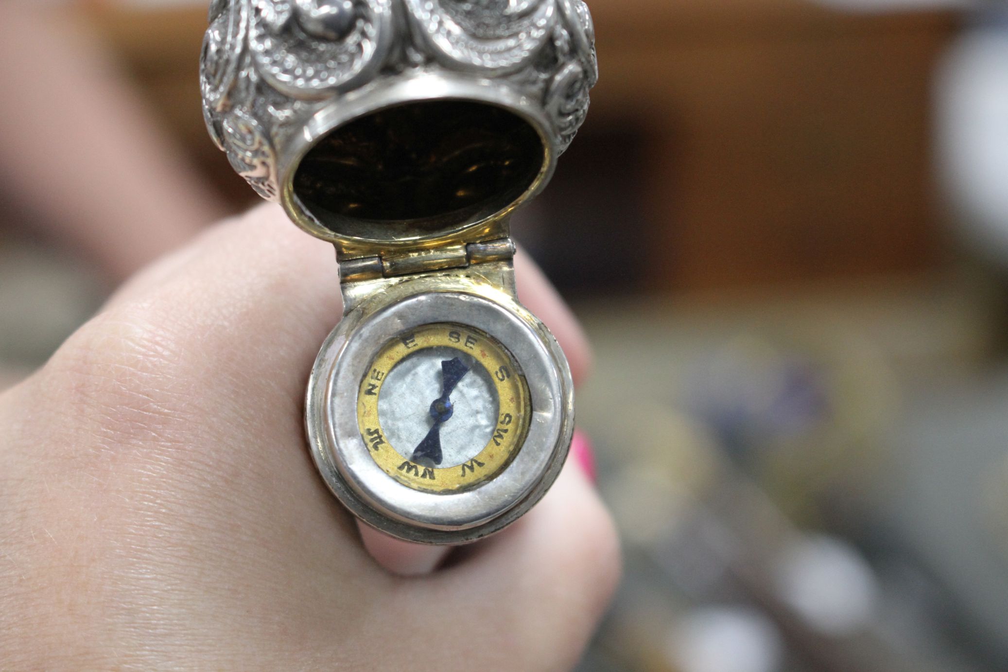 A Victorian walking stick with embossed silver pommel H.M., Birmingham 1906, opens to reveal a - Image 8 of 10