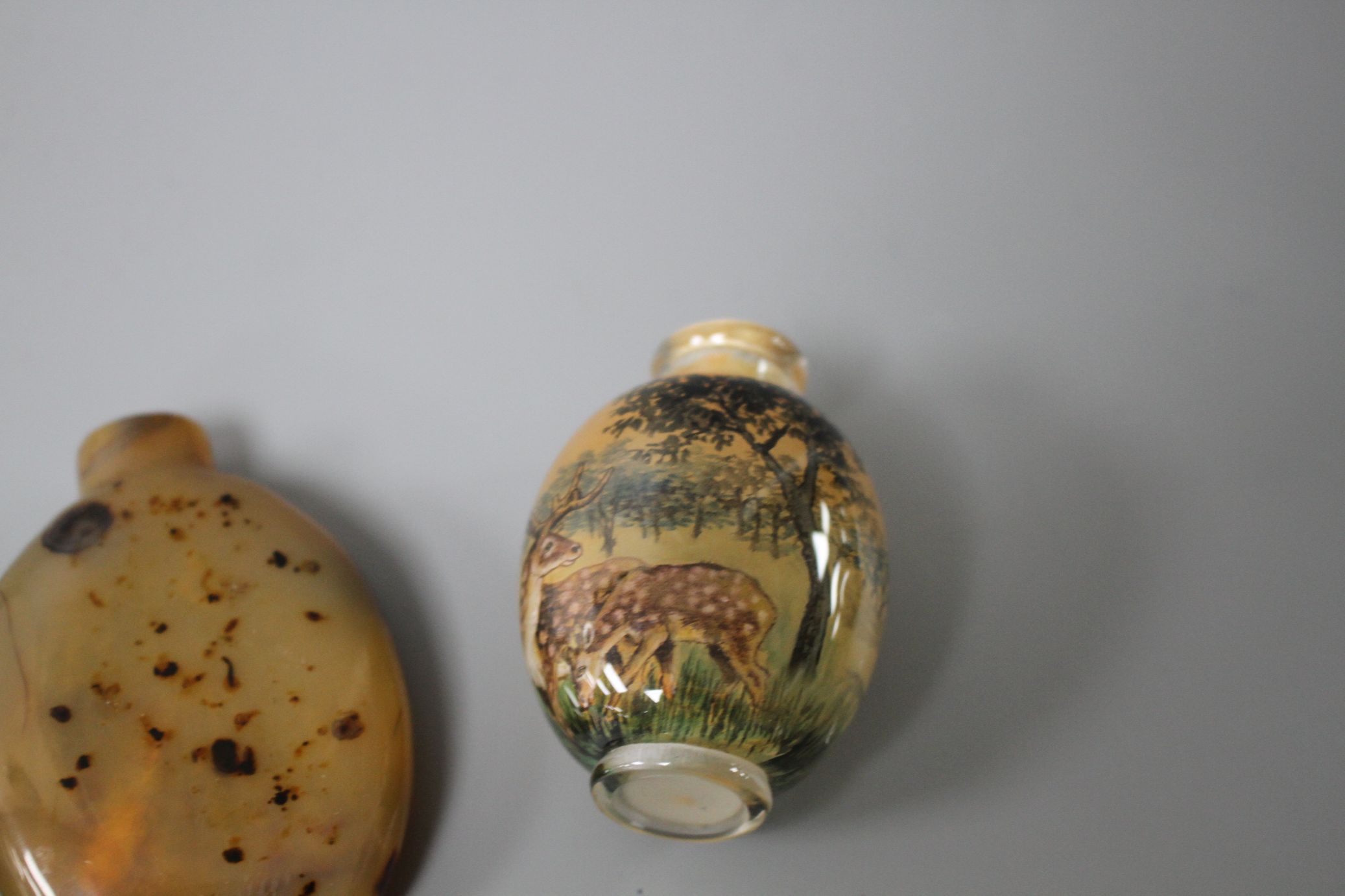 Two Chinese snuff bottles: agate and internally painted glass and a European porcelain scent flask - Image 5 of 7