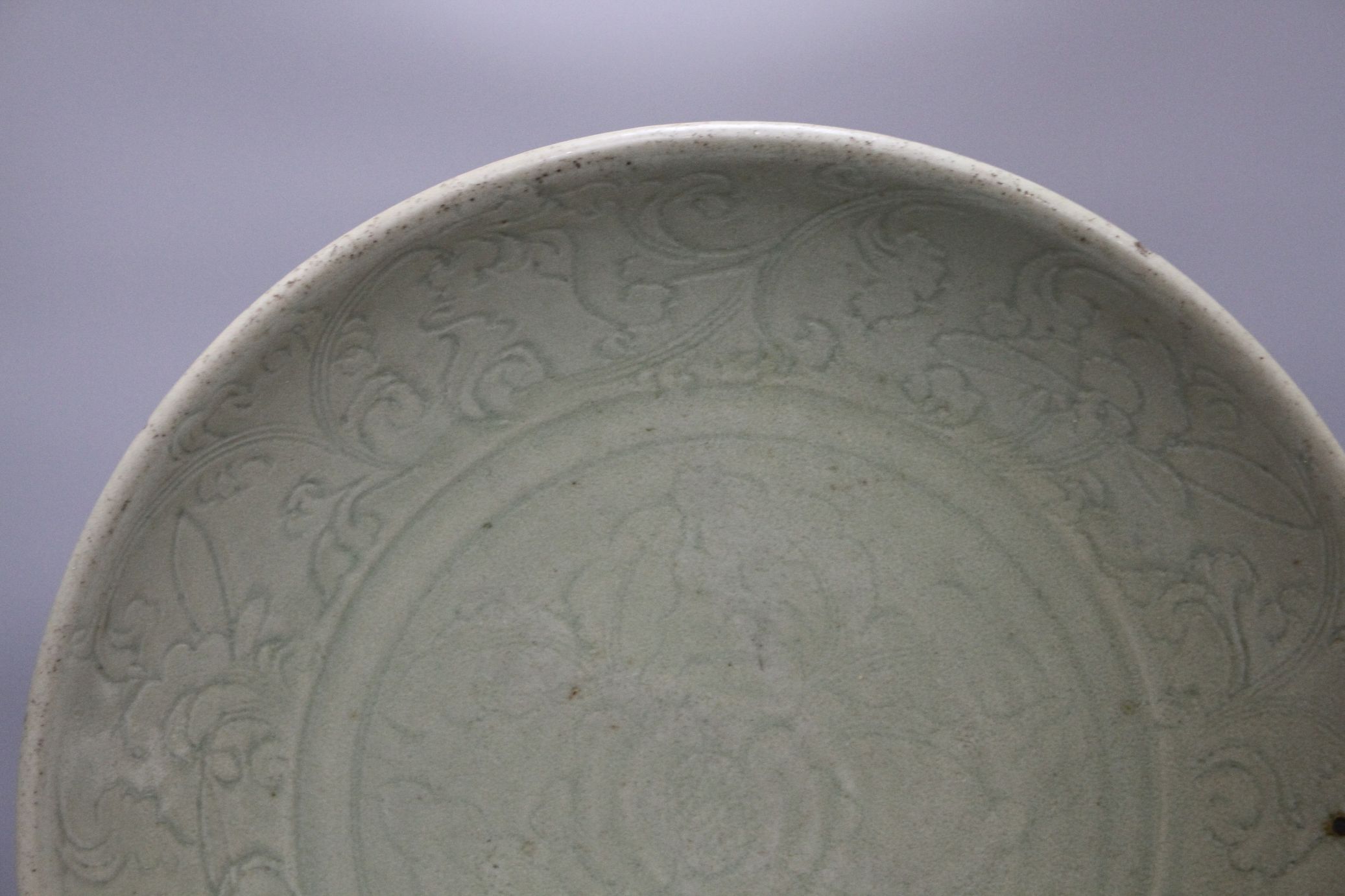 A 15th / 16th century Longquan celadon dish, incised with flowers, diameter 43cm, height 8.5cm - Image 4 of 12