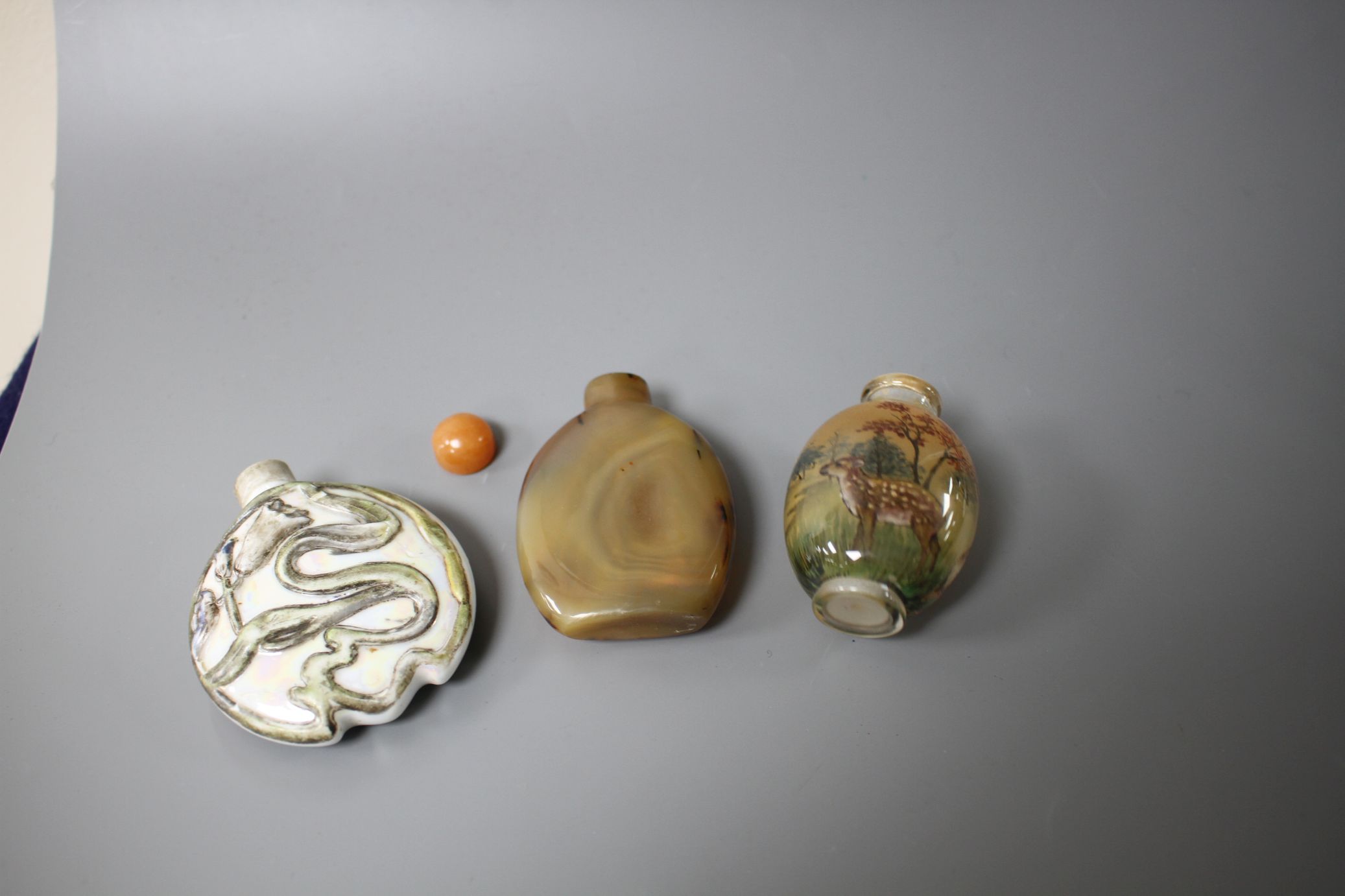 Two Chinese snuff bottles: agate and internally painted glass and a European porcelain scent flask - Image 6 of 7