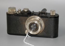 An Ernst Leitz 35mm camera, no. 150854, with Elmar 1:35 50mm lens, 13cm, height 7cm Condition: