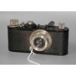 An Ernst Leitz 35mm camera, no. 150854, with Elmar 1:35 50mm lens, 13cm, height 7cm Condition: