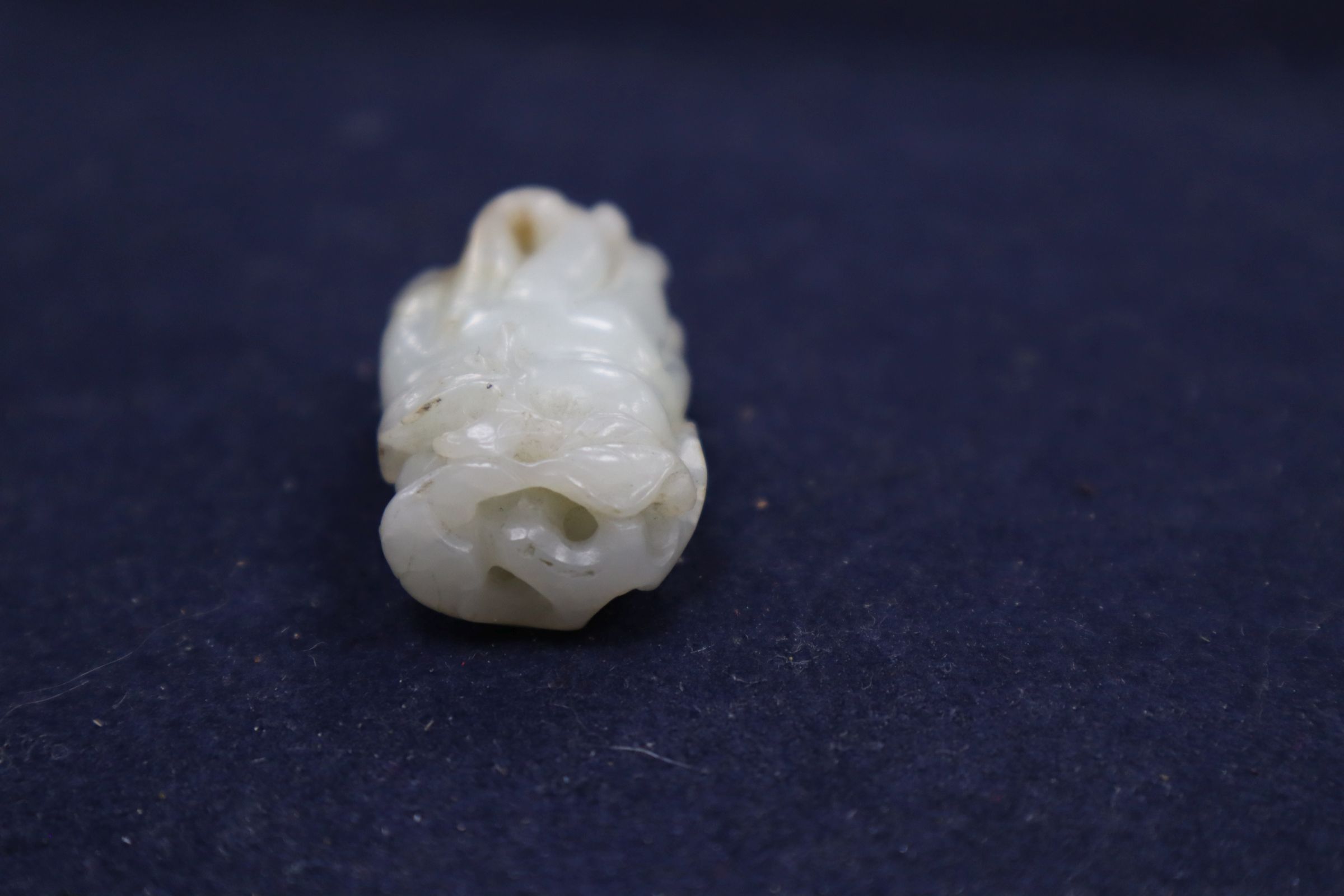 A Chinese jade carving of a finger citron, length 5.5cm, width 2.5cm, depth 2cm Condition: some - Image 9 of 11