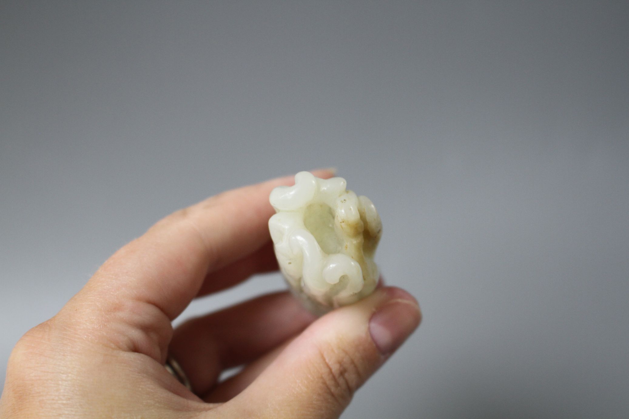 A Chinese jade carving of a finger citron, length 5.5cm, width 2.5cm, depth 2cm Condition: some - Image 5 of 11