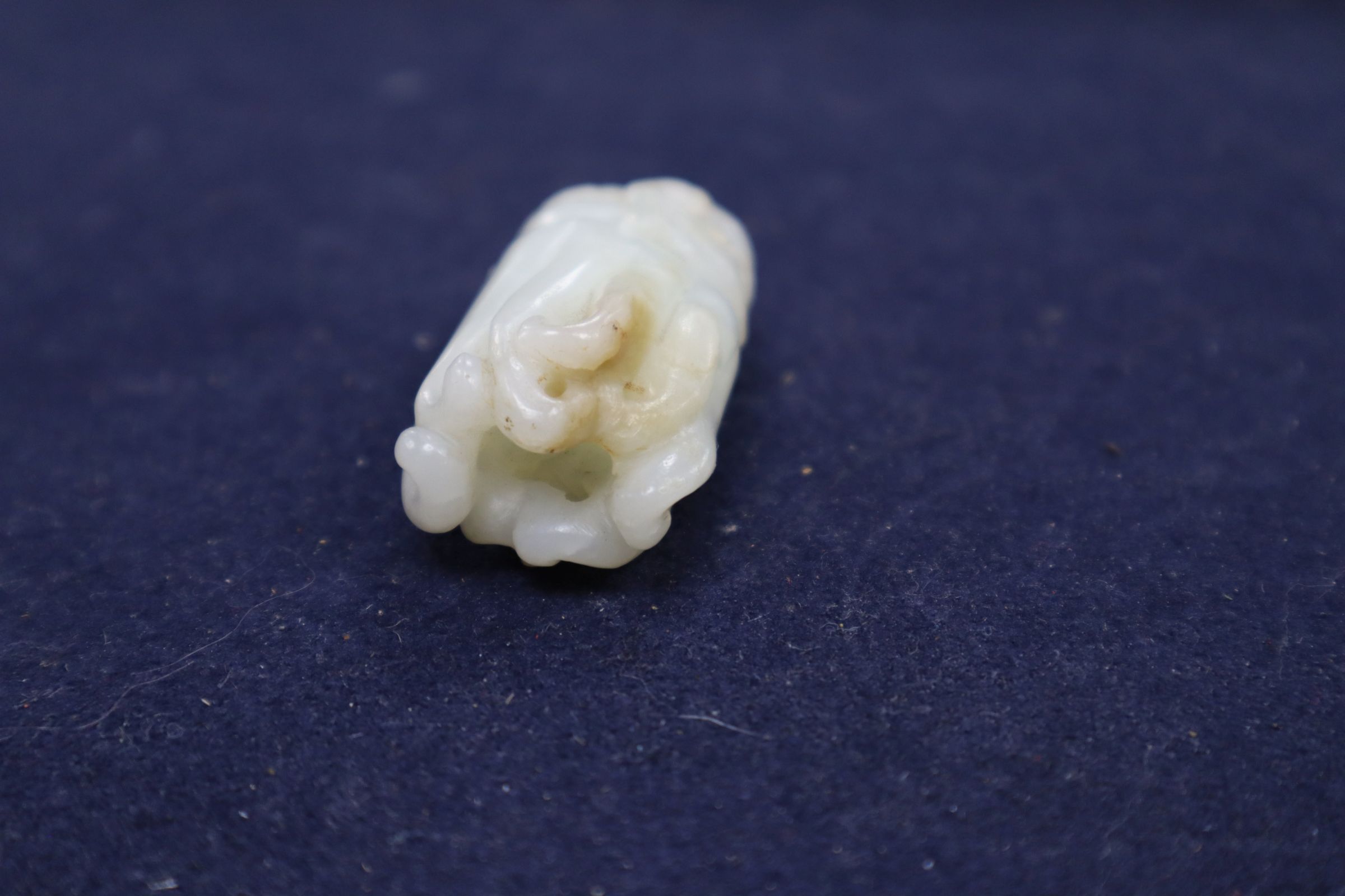 A Chinese jade carving of a finger citron, length 5.5cm, width 2.5cm, depth 2cm Condition: some - Image 8 of 11