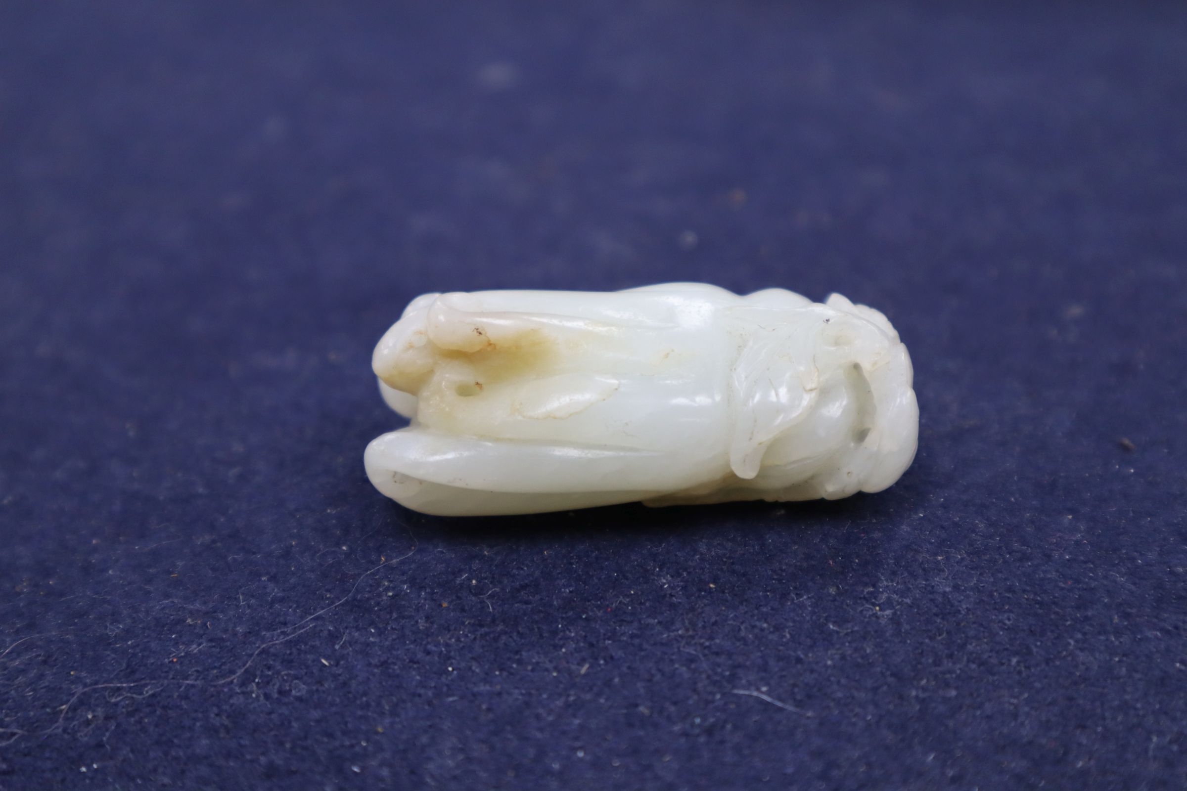 A Chinese jade carving of a finger citron, length 5.5cm, width 2.5cm, depth 2cm Condition: some - Image 10 of 11