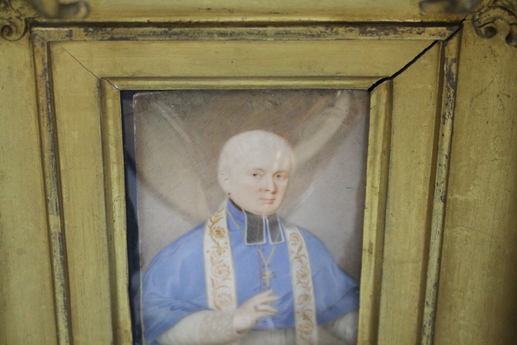 A Victorian oil on ivory miniature of a clergyman, 12 x 9cm Condition: Ivory curving up at both - Image 2 of 8