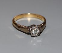 A modern 18ct gold and illusion set solitaire diamond ring, size M, gross 3.1 grams.CONDITION: Stone